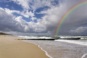 Fototapete -  Strand von Sylt mit Regenbogen