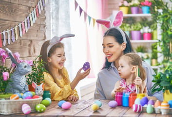 Sticker - Family preparing for Easter