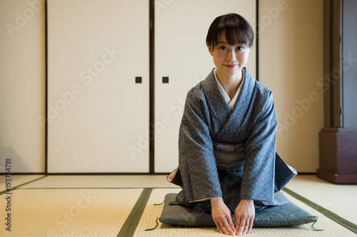 着物の女性 茶道 Stock Photo Adobe Stock 着物の女性 茶道 Stock Photo Adobe Stock