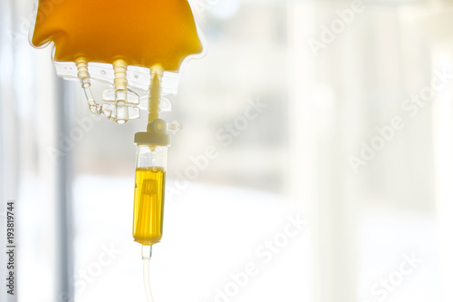 Photographie transfusion of fresh frozen plazma (ffp), bag on stand
