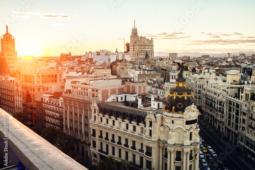 Foto Cityscape of Madrid at sunset, with Gran Vía street