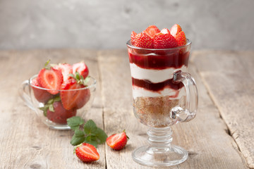 Sticker - cheesecake with strawberries