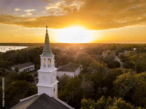 Fotografía Aerial view of historic church steeple and sunset in Beaufort, South Carolina