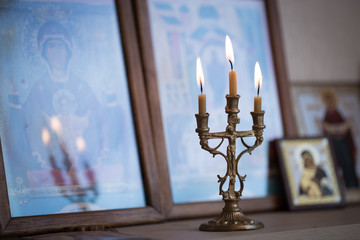 Wall Mural - candle against the background of orthodox icons