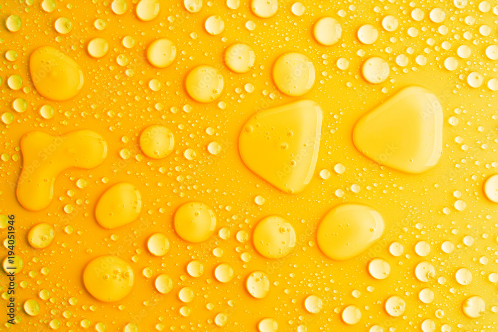 water drops yellow background - obrazy, fototapety, plakaty 
