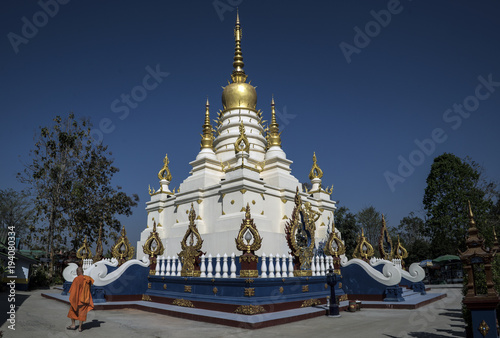 Zdjęcie XXL Świątynia i mnich