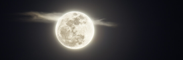 a beautifull supermoon full moon
