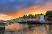 Ireland, Dublin, Halfpenny Bridge And Liffey River At Sunset