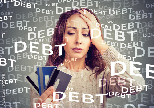 Fotografía Young woman with credit card debt