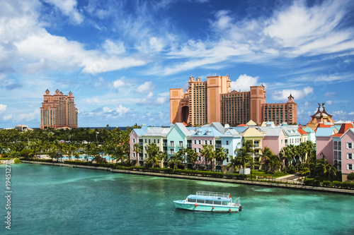 Fotografie, Obraz Beautiful scene of Nassau landscape with a boat cruising