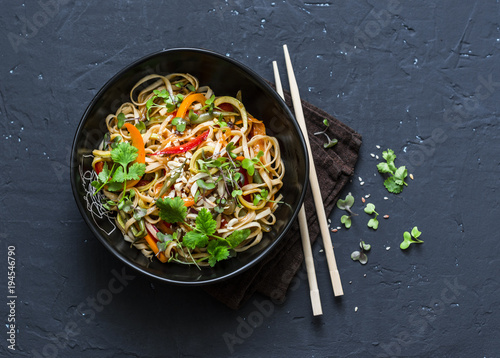 Cuadros en Lienzo Pad Thai vegetarian vegetables udon noodles in a dark background, top view