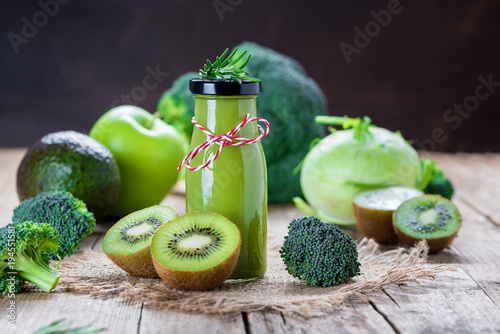 Fotografía Smoothie aus Obst und Gemüse - Diät - Fasten - Detox