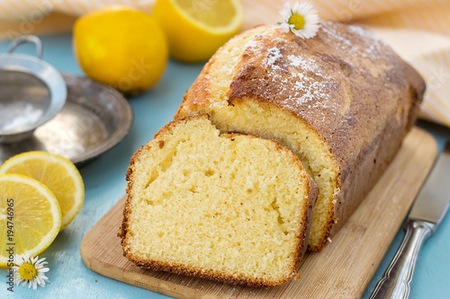 Cuadros en Lienzo Sweet lemon sponge cake for tea