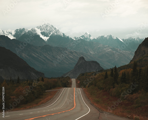 roadtrip-widok-na-zachod-w-kierunku-lion-39-s-head-na-alasce