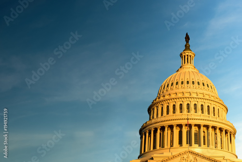 Plakat Budynek Kapitolu Stanów Zjednoczonych o wschodzie słońca, tło, Waszyngton