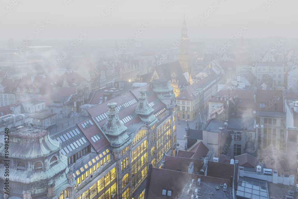 Smog nad miastem - Wrocław, zimowy widok na panoramę miasta  - obrazy, fototapety, plakaty 