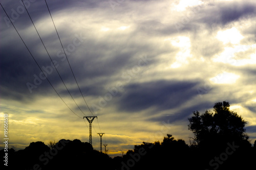Fotomural Silueta rural con cielo salvaje