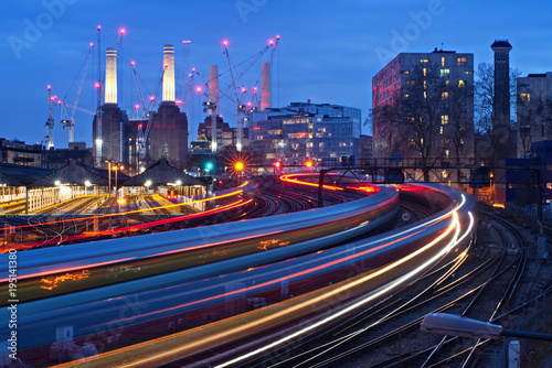 Cuadros en Lienzo battersea power station rail train