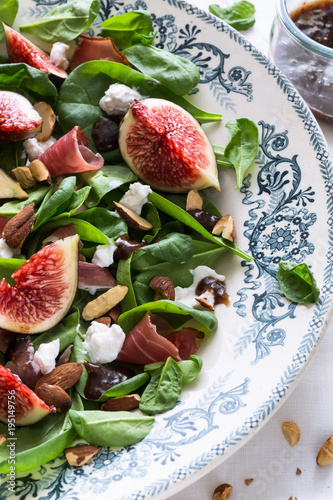 Salade De Figues Fraiches Pousse D Epinard Noix Et Feta Stock Photo Adobe Stock Salade De Figues Fraiches Pousse D Epinard Noix Et Feta Stock Photo Adobe Stock