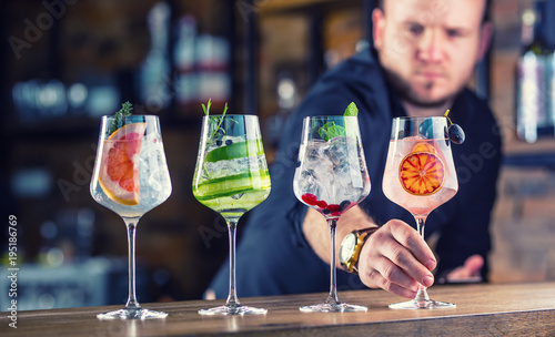 barman-in-pub-or-restaurant-preparing-a-gin-tonic-cocktail-drinks-in-wine-glasses