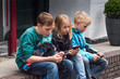 Onlinesucht, Handysucht bei drei Kindern