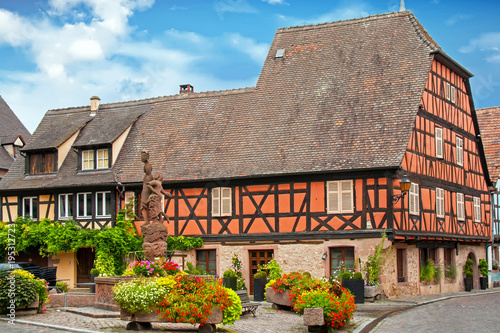 Fotografia, Obraz Kientzheim - Place du village avec fontaine allégorique - Alsace