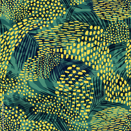 Fotografía Abstract geometric seamless pattern with animal print
