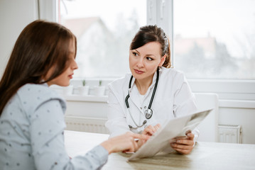 Doctor giving test results to a female patient.