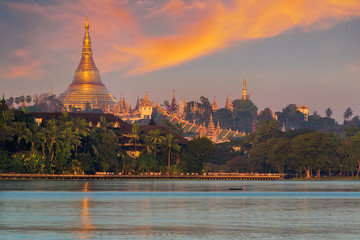 Wall Mural - Shwedagon pagoda