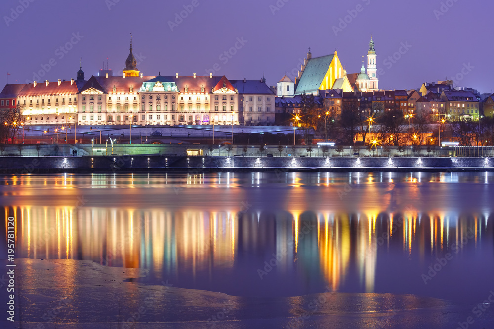 Old Town with reflection in the Vistula River during evening blue hour, Warsaw, Poland. - obrazy, fototapety, plakaty 