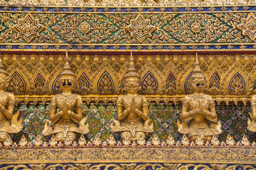 Wall Mural - Detail outside entrance to temple in Bangkok