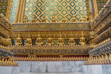 Wall Mural - Detail outside entrance to temple in Bangkok