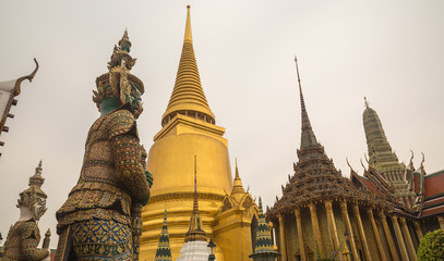 Wall Mural - Phra Siratani Chedi in Bangkok