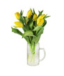 żółte tulipany w kuflu