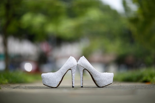 beautiful and modern wedding shoes for bride