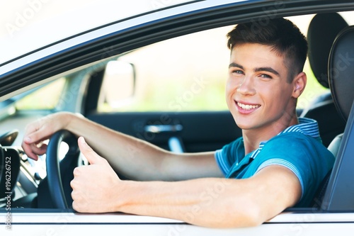 Fotografía Portrait of Young Man in his Car Showing Thumbs Up