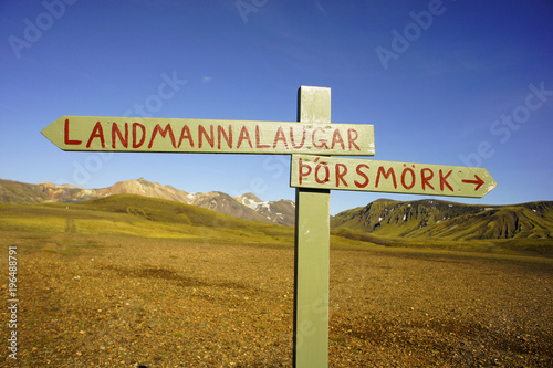 Fotomural Borsmork Landmannalaugar Trail Wooden Signpost Iceland