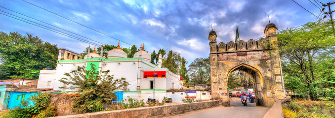 Canvas Print - Jamil Baig Masjid Mosque and Mahmud Darwaza Gate in Aurangabad, India