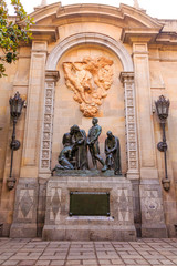 Canvas Print - Statues on Barcelona Church Wall