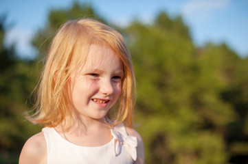 Wall Mural - Portrait of a girl lit by the setting sun