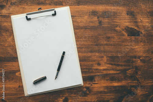Fotografie, Obraz Overhead view of blank clipboard note pad paper with pen