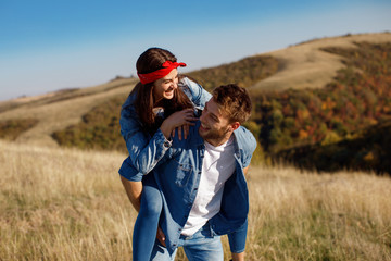 Wall Mural - Happy young couple enjoys a sunny day in nature