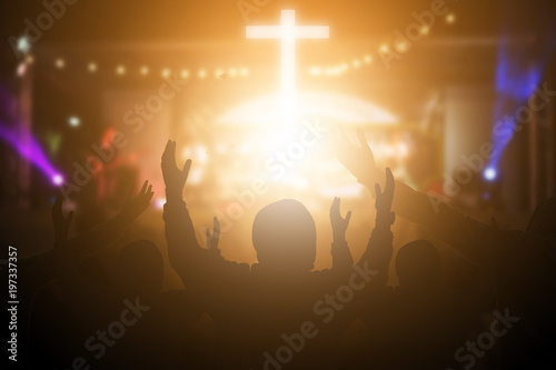 Cuadros en Lienzo Christians raising their hands in praise and worship at a night music concert