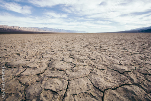 Fotografía Extremly dry soil in the Desert