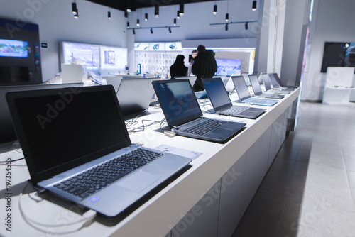 Cuadros en Lienzo Laptops in a modern technology store