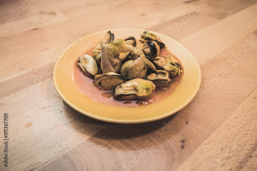 Fotografía Typical spanish food of marinated mussels