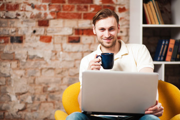 Canvas Print - Young man with a laptop