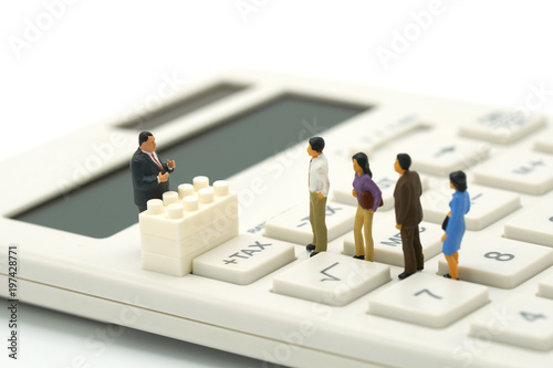 Plakaty do biura rachunkowego miniature-people-pay-queue-annual-income-tax-for-the-year-on-calculator-using-as-background-business-concept-and-finance-concept-with-copy-space-for-your-text-or-design