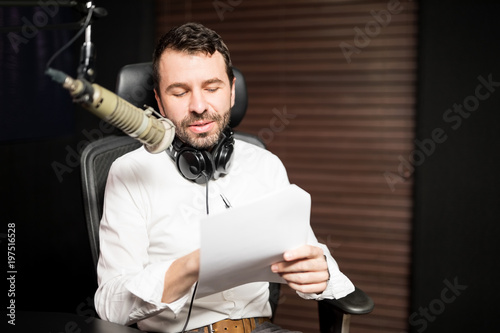 Fotografia, Obraz Male radio presenter hosting a talk show on air
