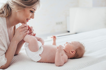 2 month old baby with mom